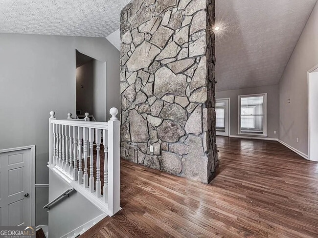 Building Photo - 2189 Chartwell Dr