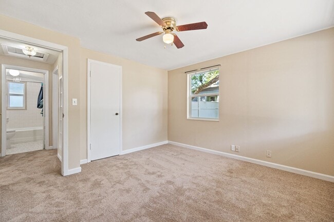 Building Photo - MOVE IN SPECIAL- Charming 2/1 Home w/ Partially Fenced Yard in St. Cloud