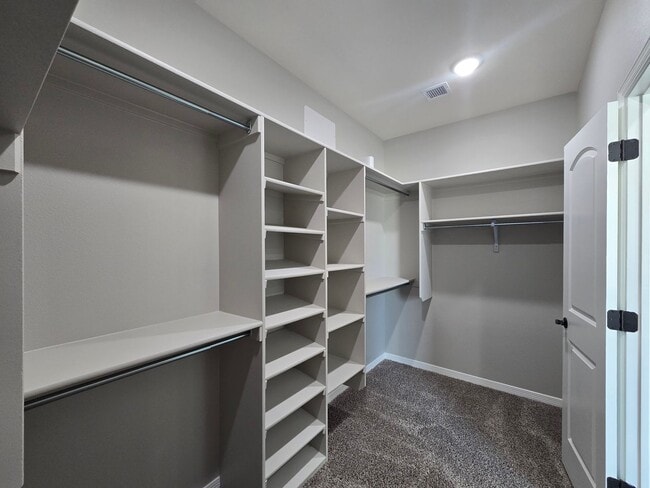 Building Photo - LUXURIOUS EASTSIDE HOME FOR RENT