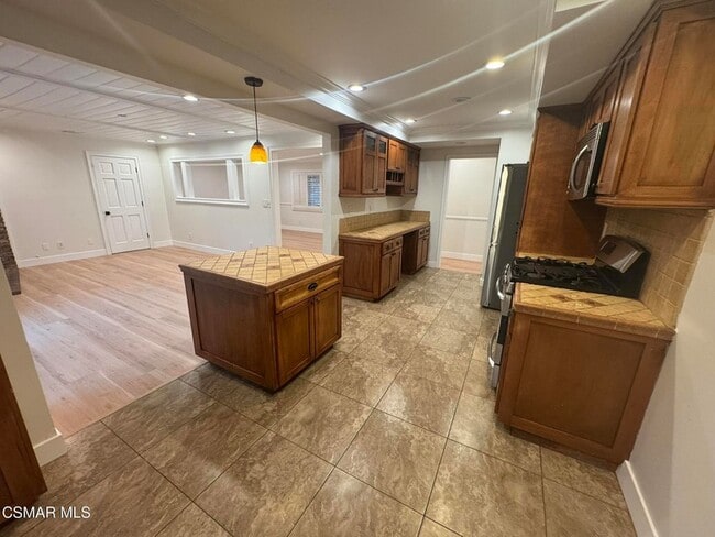 Building Photo - 22359 Lanark St