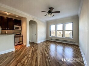 Building Photo - 1 bedroom in CHICAGO IL 60640