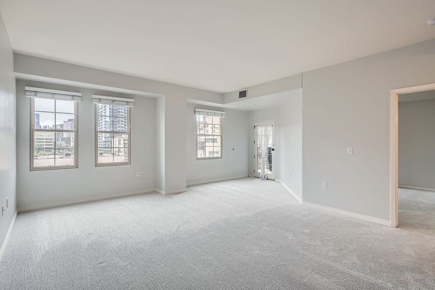 Building Photo - 300 W 11th Ave