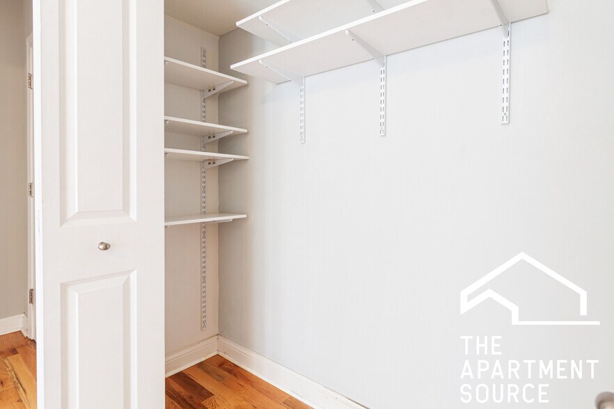 Building Photo - 736 W Addison St