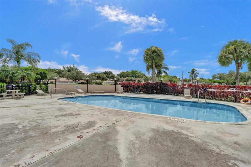 Building Photo - 12215 Royal Palm Blvd