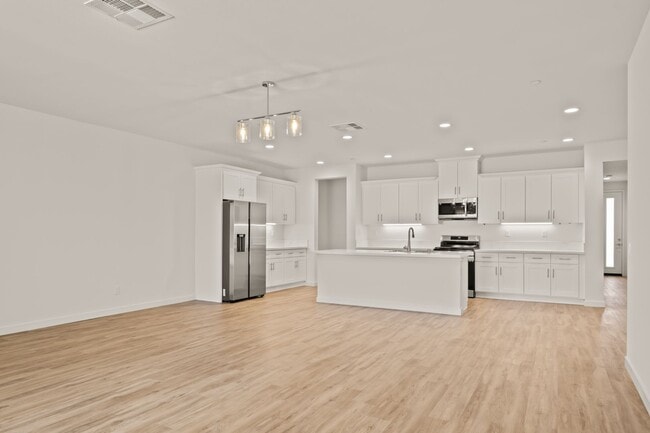 Building Photo - New Home in Gated Indian Palm Country Club