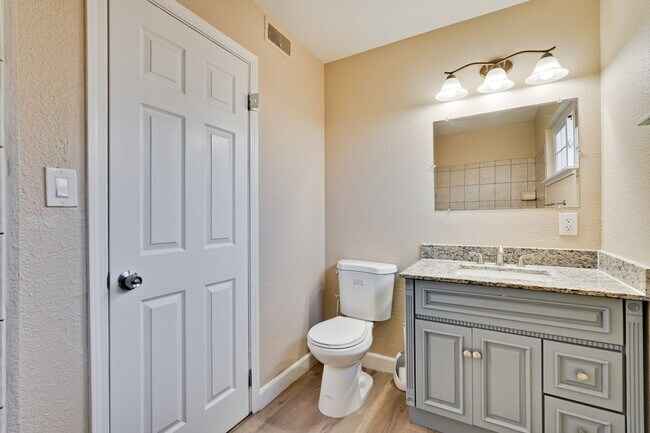 Building Photo - Excellent 2 Bed 1 Bath Home in Santa Clara!