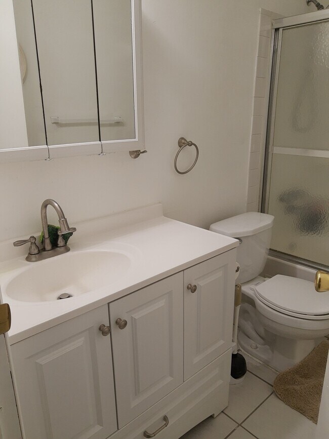 Building Photo - 42 Patricia Ln