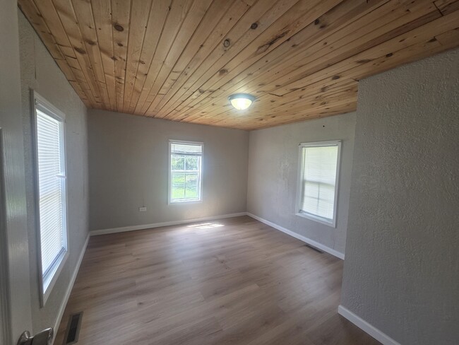 Building Photo - 1820 W Elm St