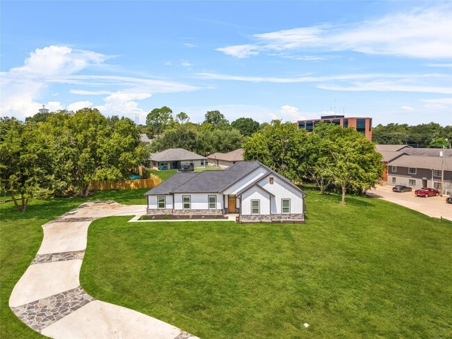 Building Photo - 2315 Progress Dr