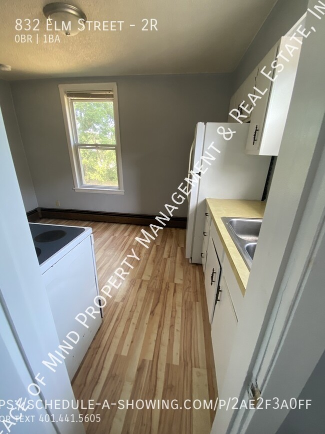 Building Photo - 832 Elm St
