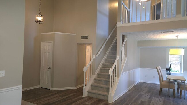 Building Photo - 10480 Summer Creek Dr