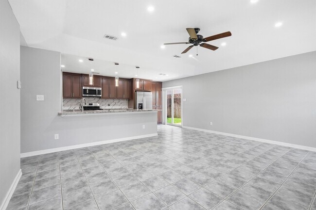 Building Photo - 20126 Seablossom Ln