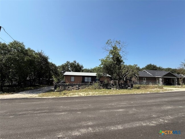 Building Photo - 442 Buckhorn Dr