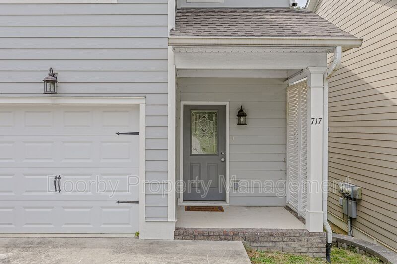 Building Photo - 723 Ladd Ave