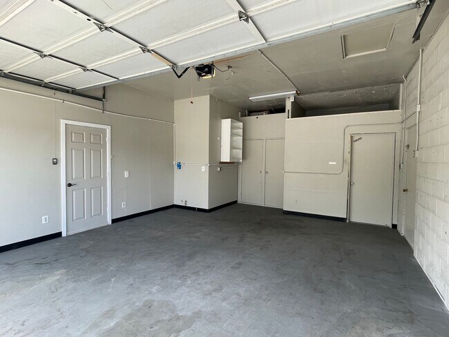 Building Photo - Updated 2 bedroom, large fenced back yard ...