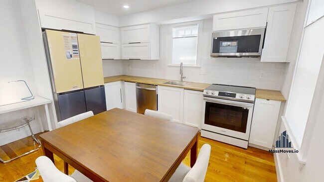 Building Photo - 36 Shepard St