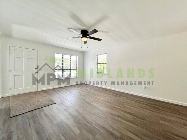 Building Photo - 746 Madera Rd
