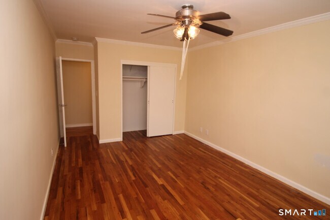 Building Photo - 244 Glenbrook Rd