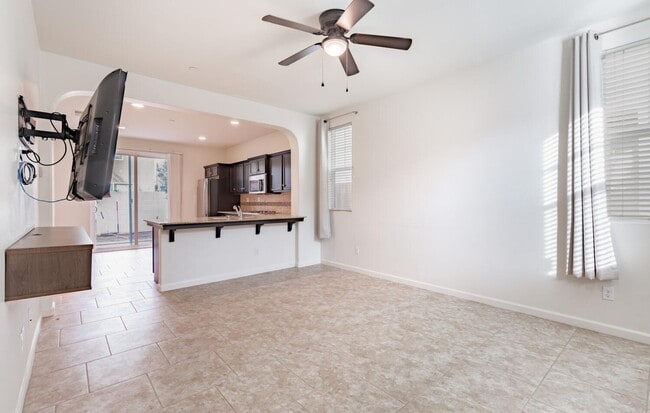 Building Photo - Clovis Loma Vista  3 Bedroom/2.5 Bath Home For Lease