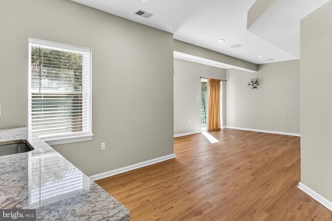 Building Photo - 2410 Dakota Lakes Dr