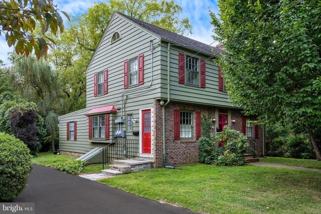 Primary Photo - 6 E Chestnut St