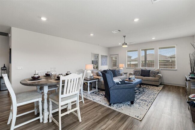 Building Photo - 16401 Coratina Dr