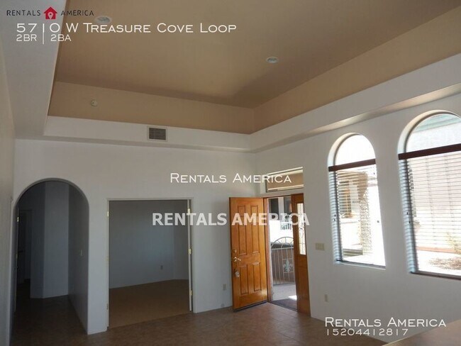 Building Photo - Like New off Ajo/Kinney