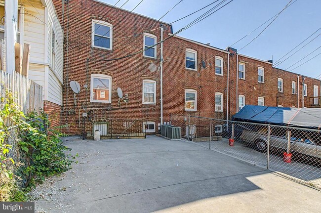 Building Photo - 416 Hornel St