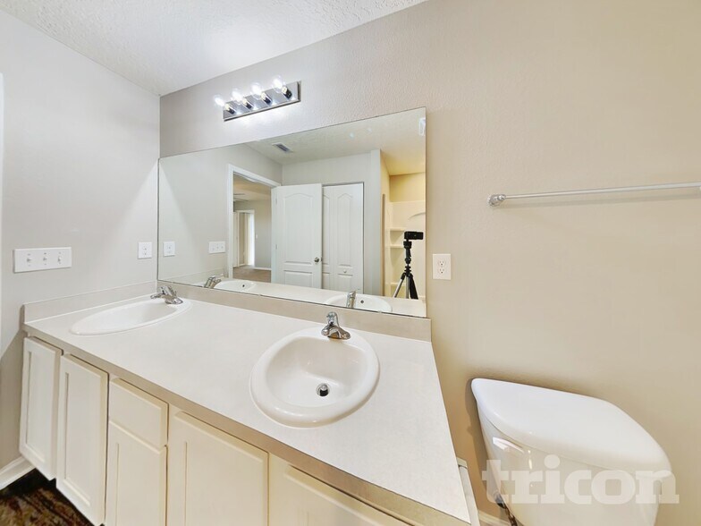 Building Photo - 2858 Buck Creek Pl