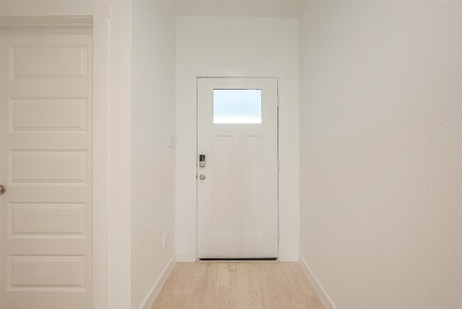 Building Photo - 4906 Edgewood Dr