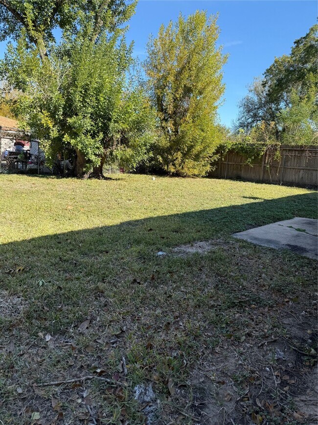 Building Photo - 3122 Trail Lake Dr