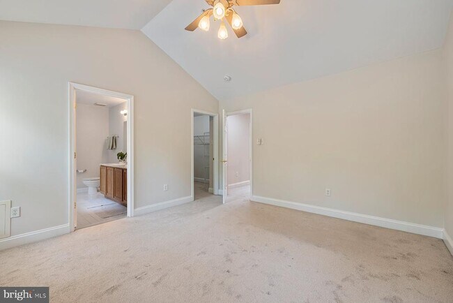 Building Photo - 805 Thicket Ct