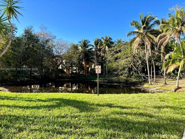 Building Photo - 721 N Pine Island Rd