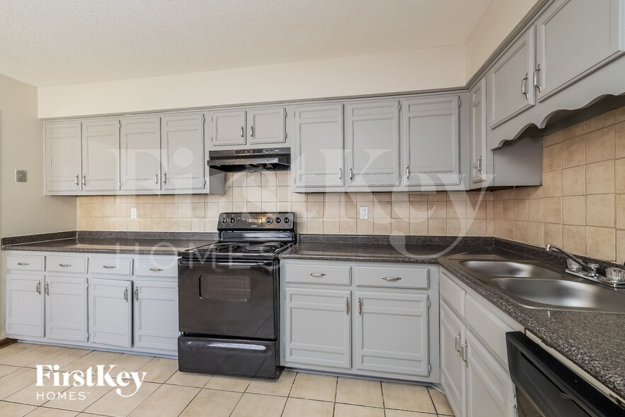 Building Photo - 4611 Spaniel Cove