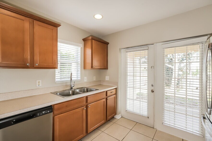 Building Photo - 906 Larwood Pine Dr
