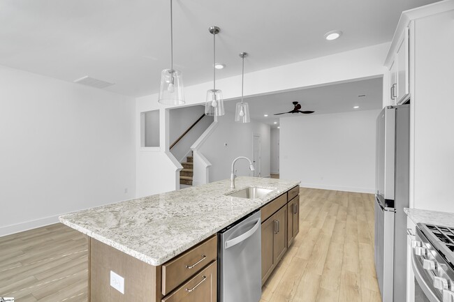 Building Photo - 11 Shager Pl