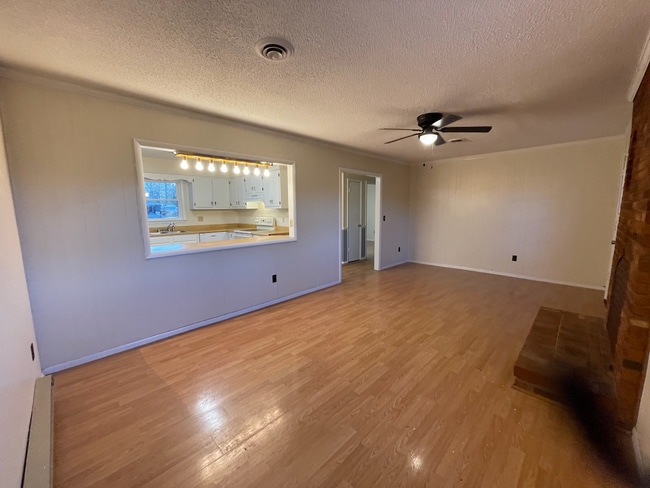 Building Photo - 418 Hillcrest Dr