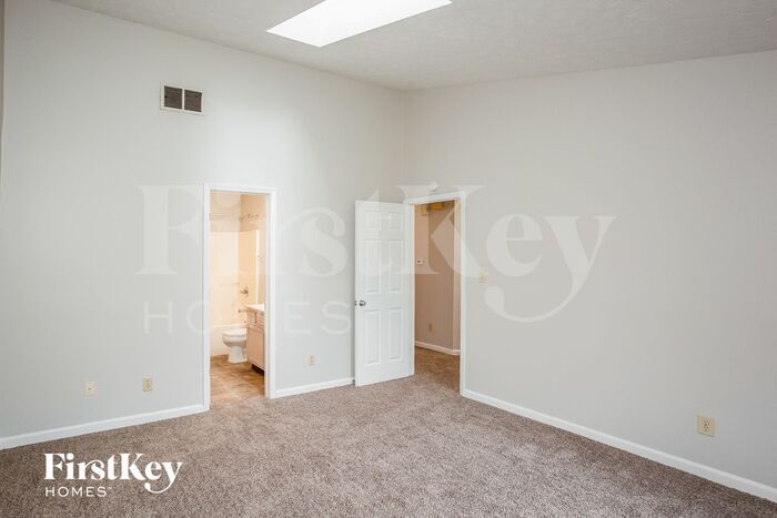 Building Photo - 5043 W 57th St