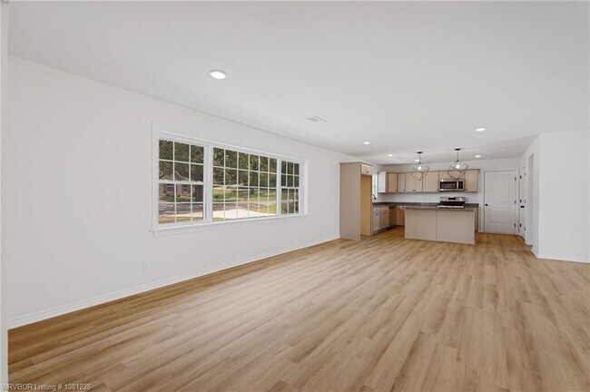 Building Photo - 2020 Country Club Ave