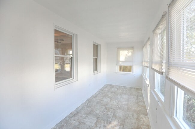 Building Photo - Cute bungalow rental in Cradock!