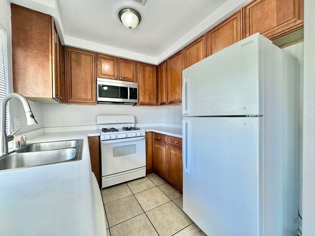 Building Photo - 6151 Meadow Vista Ln