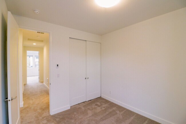 Building Photo - 4bd/3ba Newcastle House