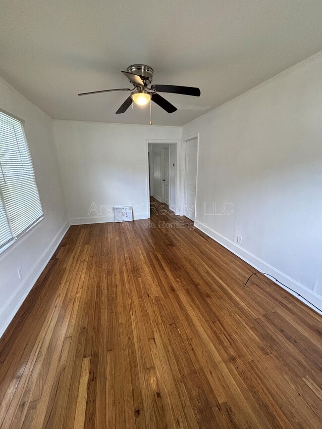 Building Photo - 802 N Park St