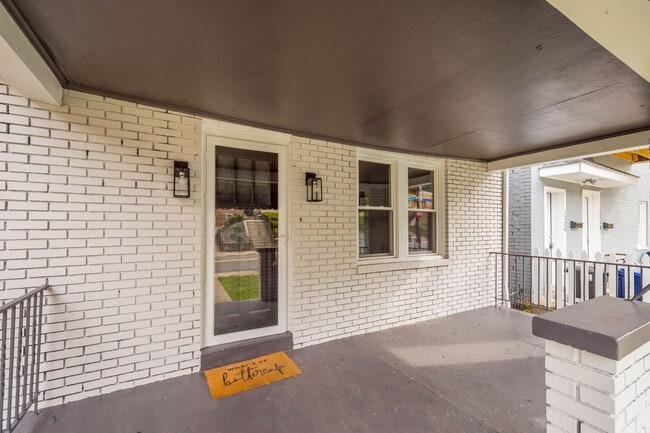 Building Photo - Beautiful 3 bedroom home in Crafton Heights available May 1!