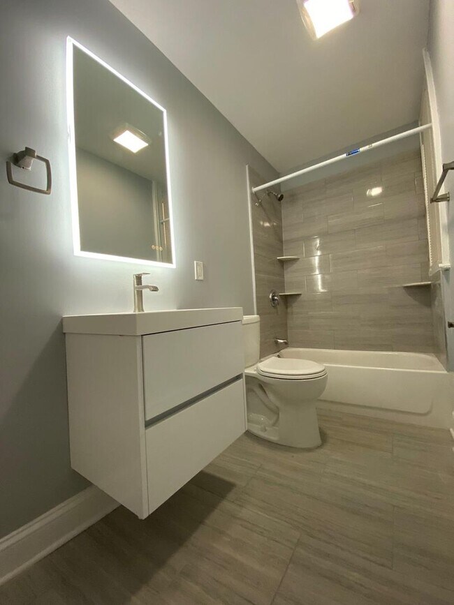 Building Photo - 378 Orchard St