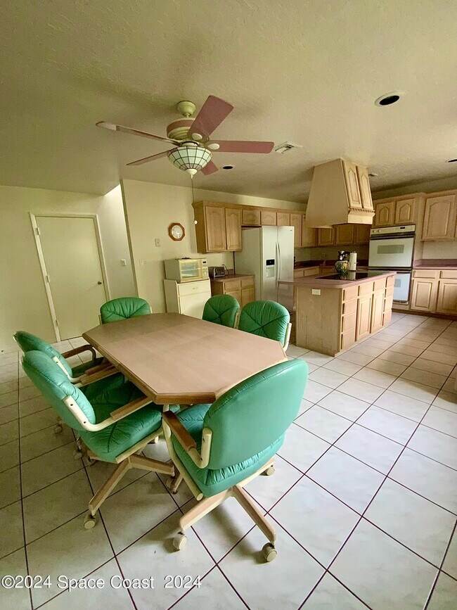 Building Photo - 190 Richards Rd