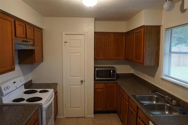 Building Photo - 2790 Tallowood