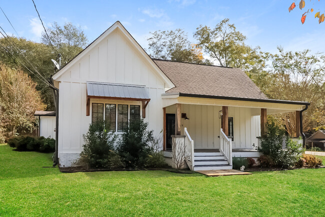 Primary Photo - Modern 3-Bedroom Home with Stylish Feature...