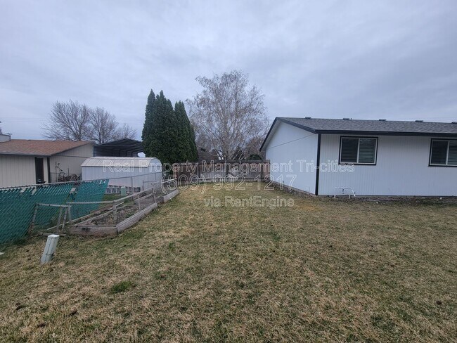 Building Photo - 3704 S Vancouver St