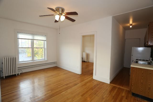 Building Photo - 962 W Cornelia Ave